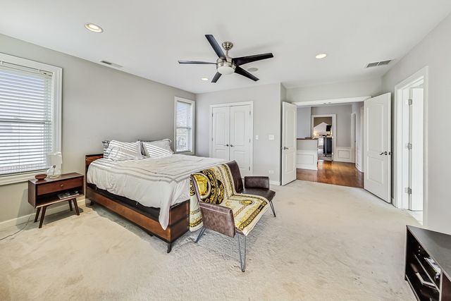 1716 W Beverly Glen Parkway, Chicago, IL 60643