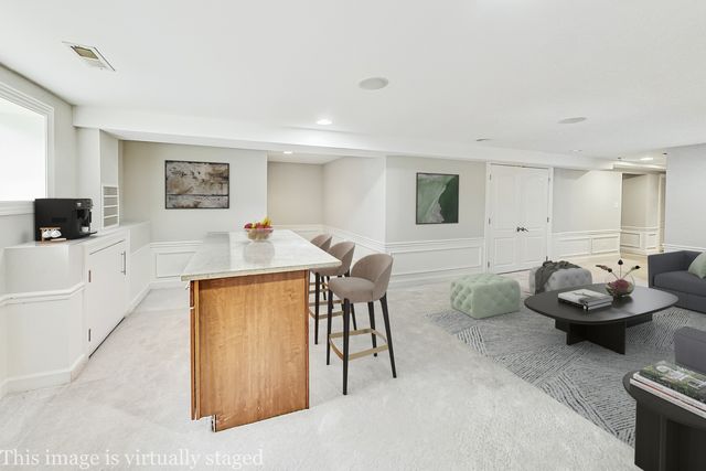 1716 W Beverly Glen Parkway, Chicago, IL 60643