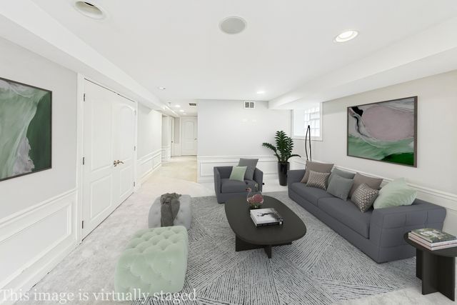 1716 W Beverly Glen Parkway, Chicago, IL 60643