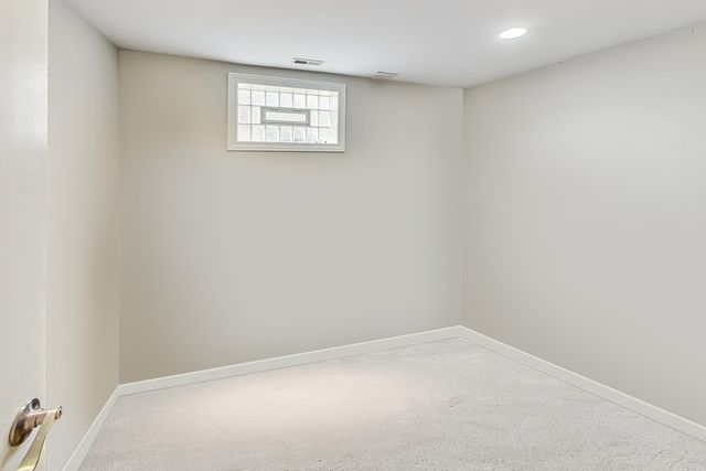 1716 W Beverly Glen Parkway, Chicago, IL 60643
