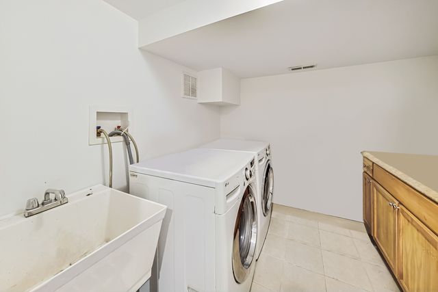 1716 W Beverly Glen Parkway, Chicago, IL 60643
