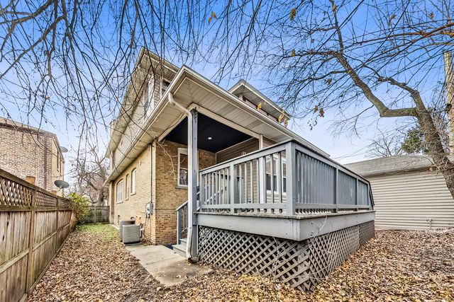 1716 W Beverly Glen Parkway, Chicago, IL 60643