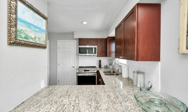 22108 Zapata, Galveston, TX 77554