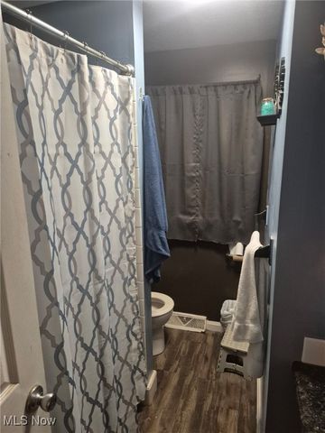 699 Irving Park Boulevard, Sheffield Lake, OH 44054