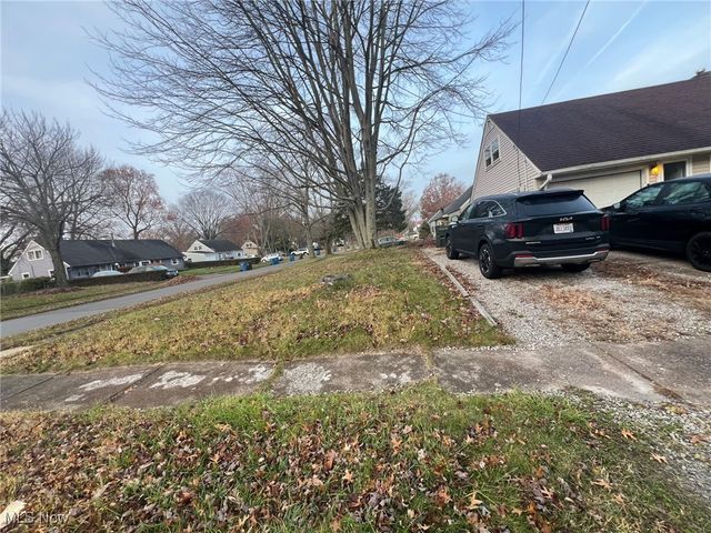 699 Irving Park Boulevard, Sheffield Lake, OH 44054