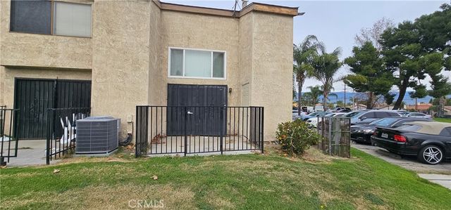 936 Fairway 23, Colton, CA 92324