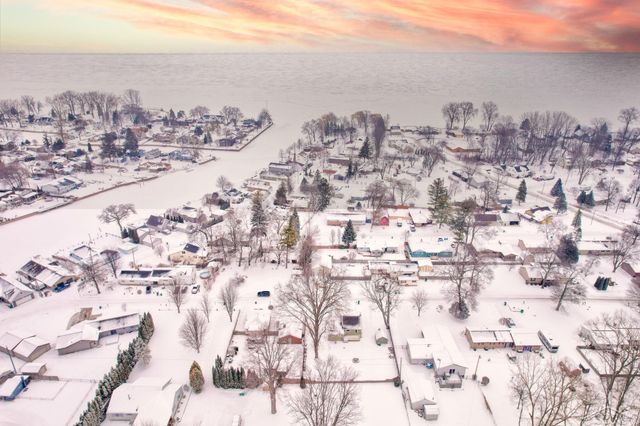 39 Spruce Ridge Drive, Bay City, MI 48706