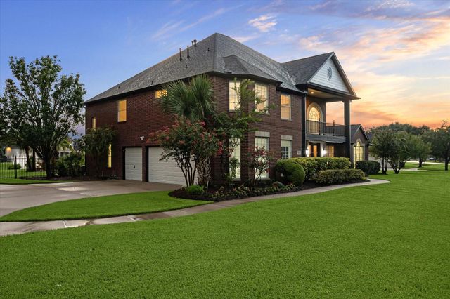 8826 Crown Jewel Drive, Richmond, TX 77469