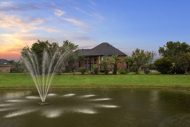 8826 Crown Jewel Drive, Richmond, TX 77469