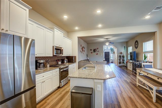 3916 Ford Drive, Heartland, TX 75126