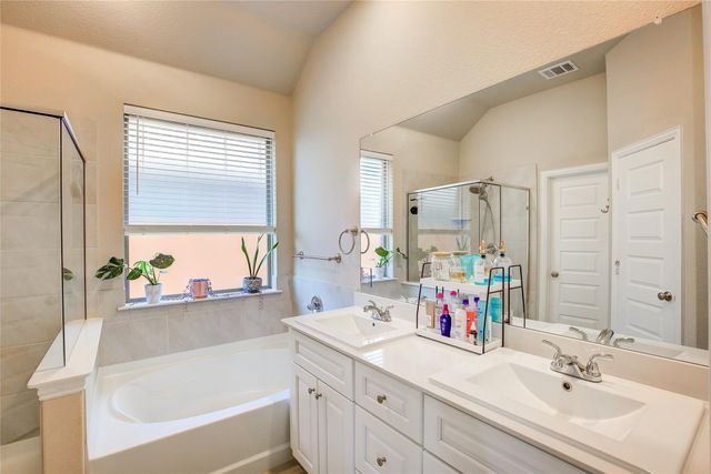3916 Ford Drive, Heartland, TX 75126
