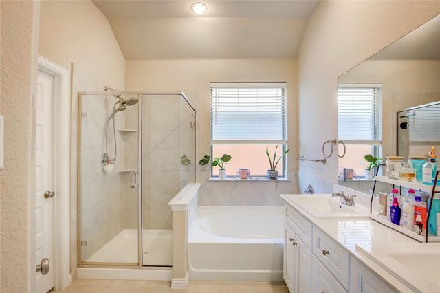 3916 Ford Drive, Heartland, TX 75126