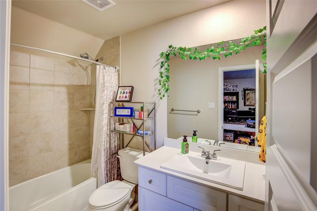 3916 Ford Drive, Heartland, TX 75126