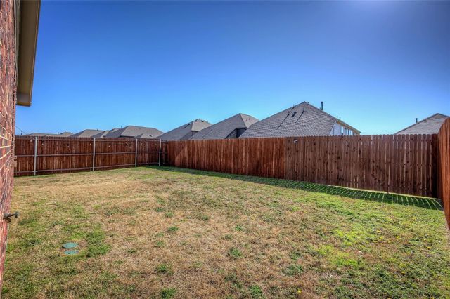 3916 Ford Drive, Heartland, TX 75126