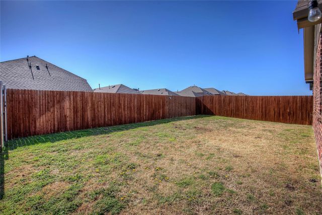 3916 Ford Drive, Heartland, TX 75126