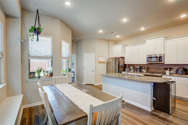 3916 Ford Drive, Heartland, TX 75126