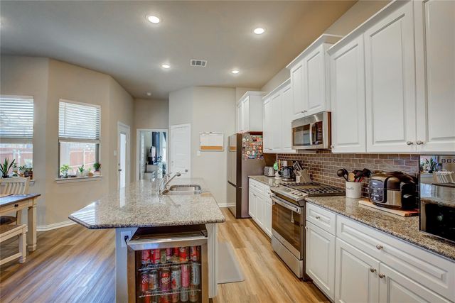 3916 Ford Drive, Heartland, TX 75126