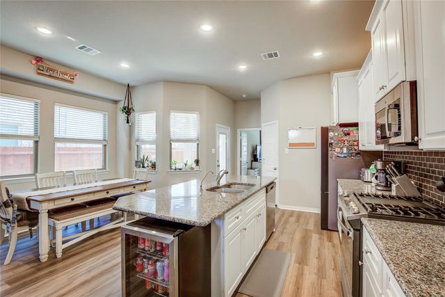 3916 Ford Drive, Heartland, TX 75126