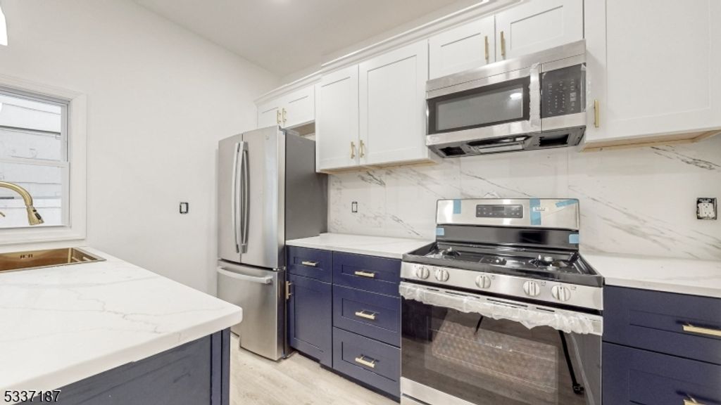 321 Amherst St, East Orange City, NJ 07018 — photo 2