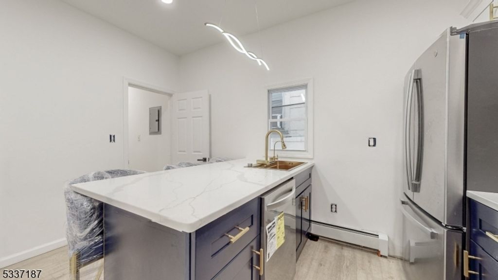 321 Amherst St, East Orange City, NJ 07018 — photo 4