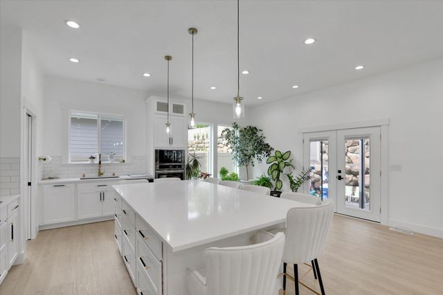 8609 E Hazelwood Ln, Spokane, WA 99212