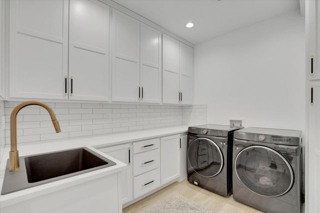 8609 E Hazelwood Ln, Spokane, WA 99212