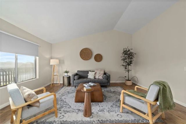 824 N Pasadena Avenue 31, Azusa, CA 91702