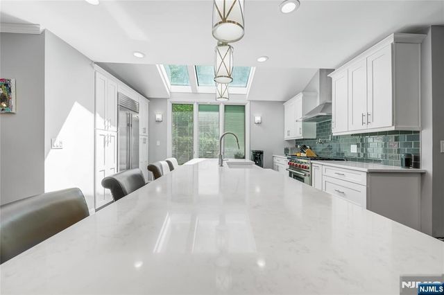 248 Wayfair Circle, Franklin Lakes, NJ 07417
