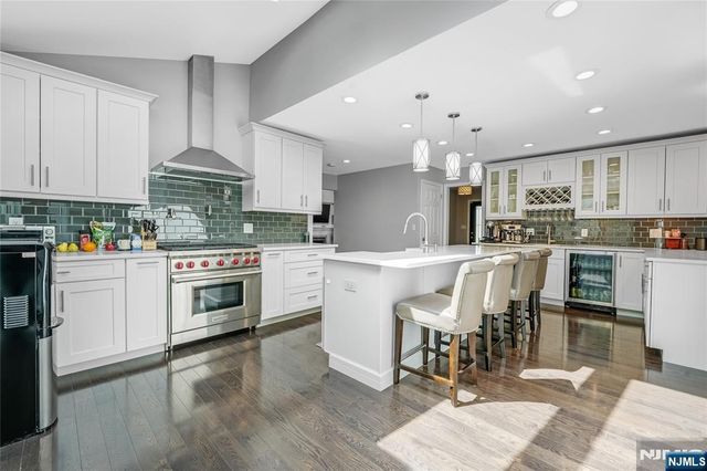 248 Wayfair Circle, Franklin Lakes, NJ 07417