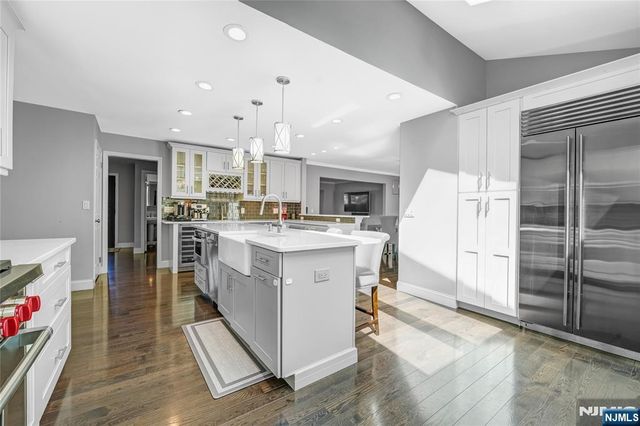 248 Wayfair Circle, Franklin Lakes, NJ 07417