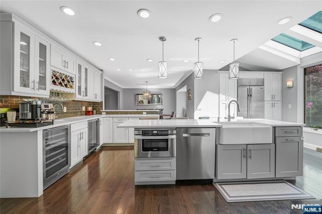 248 Wayfair Circle, Franklin Lakes, NJ 07417