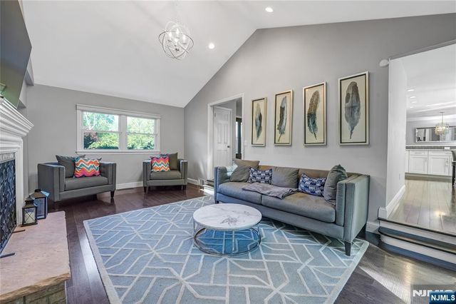 248 Wayfair Circle, Franklin Lakes, NJ 07417