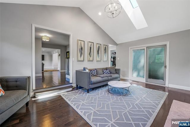 248 Wayfair Circle, Franklin Lakes, NJ 07417
