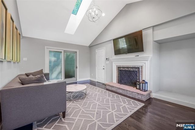 248 Wayfair Circle, Franklin Lakes, NJ 07417