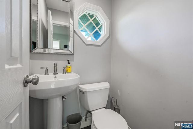 248 Wayfair Circle, Franklin Lakes, NJ 07417
