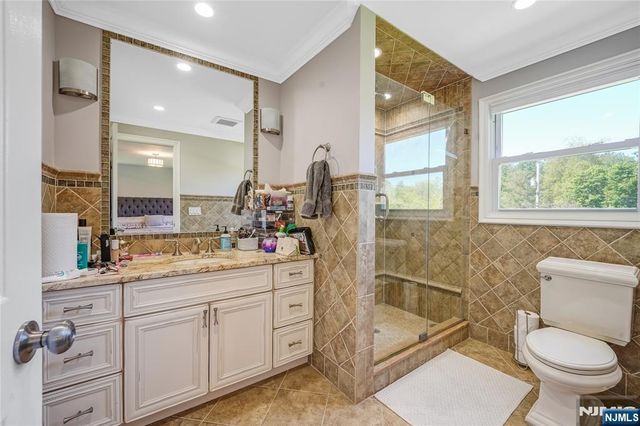 248 Wayfair Circle, Franklin Lakes, NJ 07417