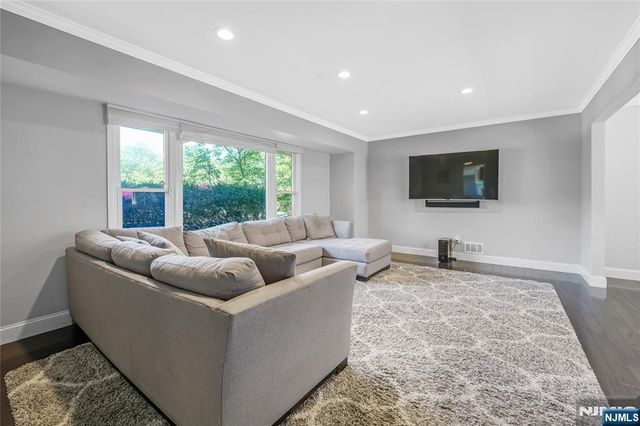 248 Wayfair Circle, Franklin Lakes, NJ 07417