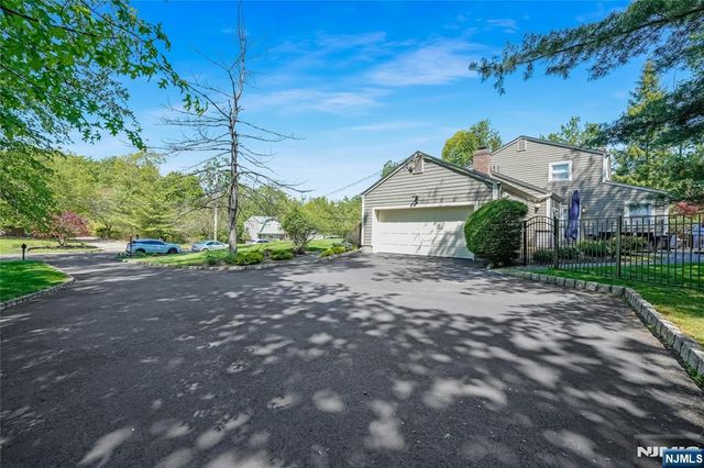 248 Wayfair Circle, Franklin Lakes, NJ 07417