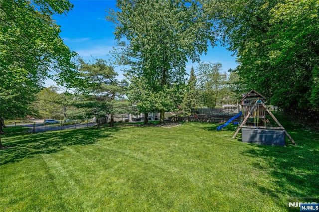 248 Wayfair Circle, Franklin Lakes, NJ 07417