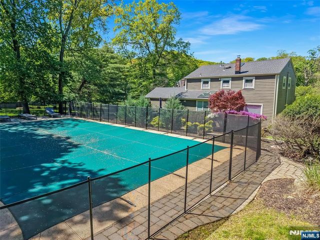 248 Wayfair Circle, Franklin Lakes, NJ 07417