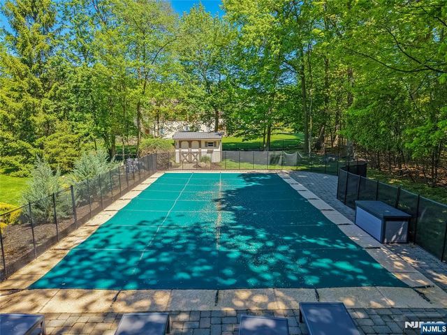 248 Wayfair Circle, Franklin Lakes, NJ 07417