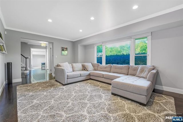 248 Wayfair Circle, Franklin Lakes, NJ 07417
