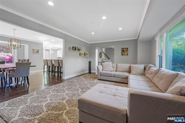 248 Wayfair Circle, Franklin Lakes, NJ 07417