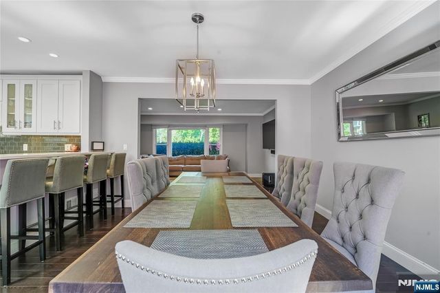 248 Wayfair Circle, Franklin Lakes, NJ 07417