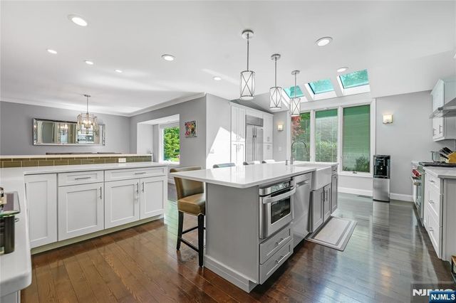 248 Wayfair Circle, Franklin Lakes, NJ 07417