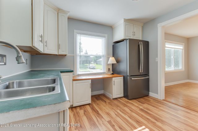 2711 Forest Avenue, Lansing, MI 48910
