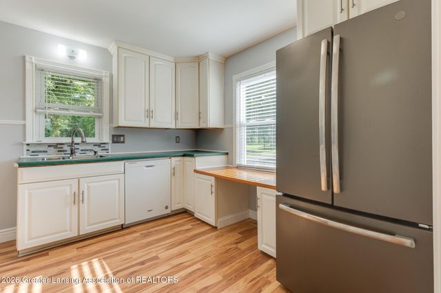 2711 Forest Avenue, Lansing, MI 48910