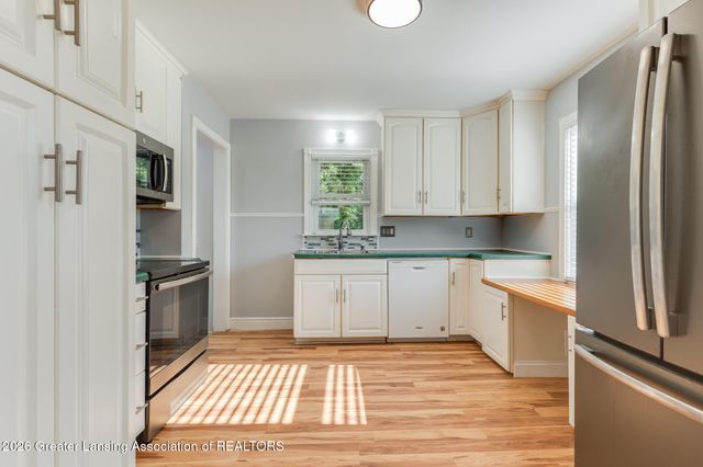 2711 Forest Avenue, Lansing, MI 48910