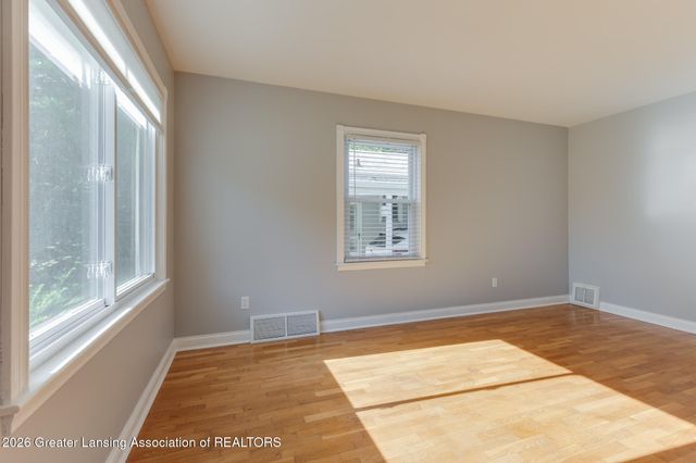 2711 Forest Avenue, Lansing, MI 48910
