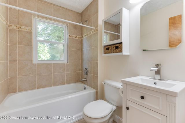 2711 Forest Avenue, Lansing, MI 48910